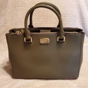 💚MK (SET) Adrienne Kellen & Wallet Set!